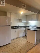 81 Dundas St in Hamilton, ON - Building Photo