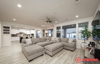 13711 Pemberley Passage Ave in Bakersfield, CA - Building Photo - Building Photo