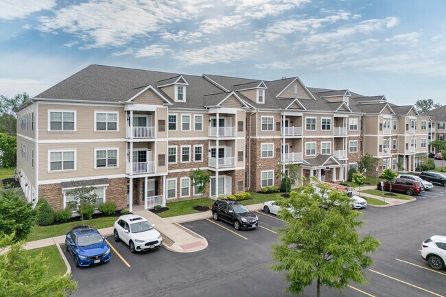 Muir Lake in Getzville, NY - Foto de edificio - Building Photo