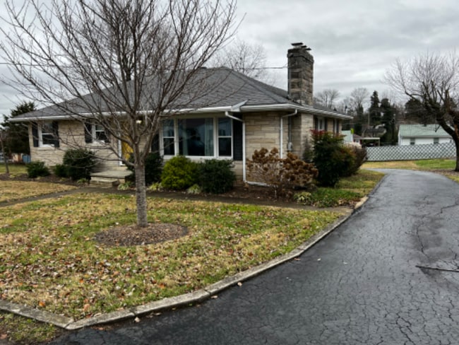 property at 207 Sunnyhill Dr