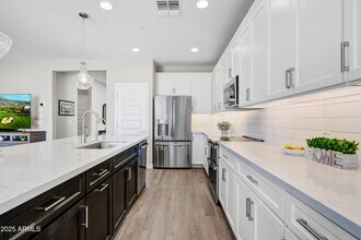 18316 E Spring Valley Ct in Scottsdale, AZ - Building Photo - Building Photo