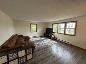 1607 Buchanan St in Little Chute, WI - Building Photo - Building Photo