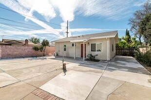 9548 E Live Oak Ave in Temple City, CA - Building Photo