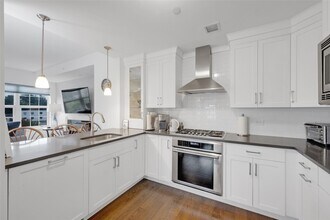 10 Byron Pl in Larchmont, NY - Building Photo - Building Photo