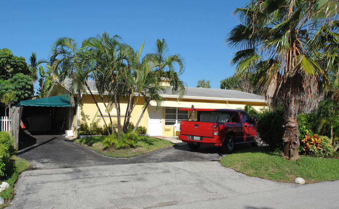 4421 NE 19th Ter in Oakland Park, FL - Foto de edificio