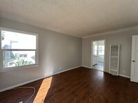 14210 Sylvan St, Unit 3 in Van Nuys, CA - Building Photo - Building Photo