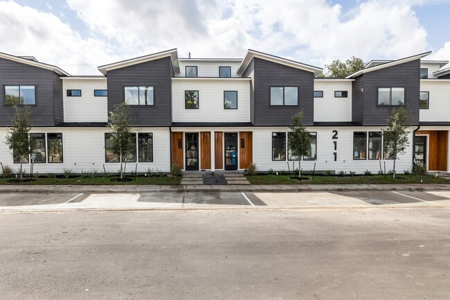 211 Lynn Dr