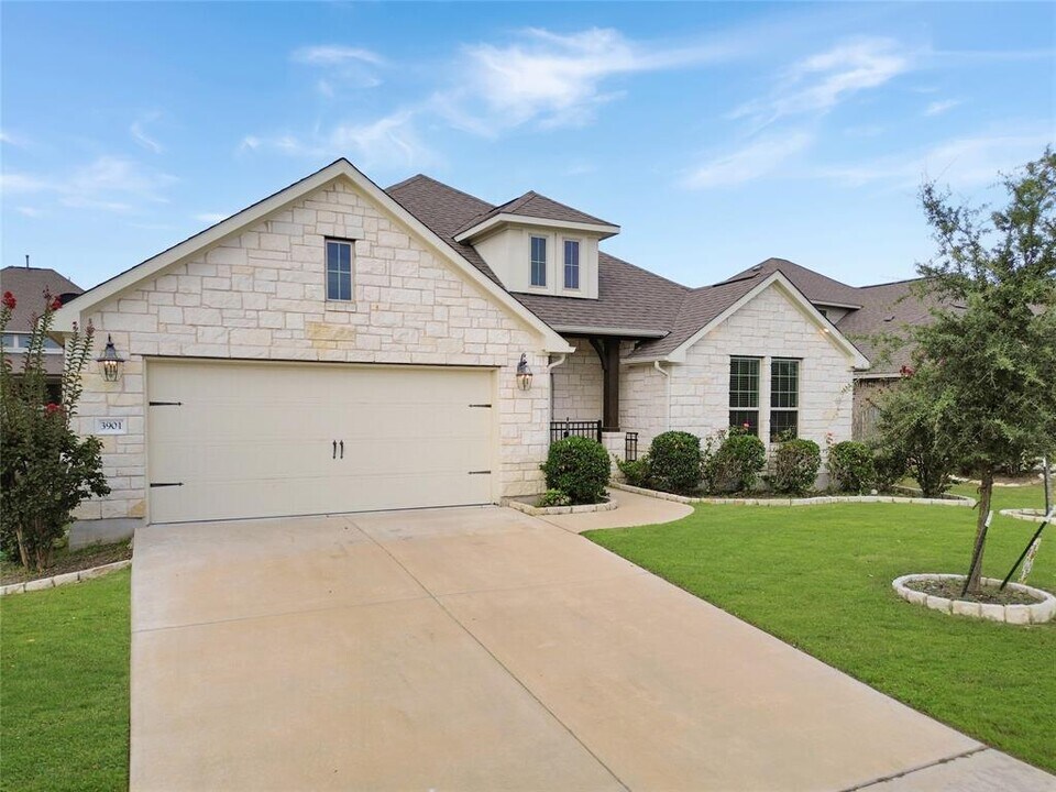3901 Raven Caw Pass in Pflugerville, TX - Building Photo