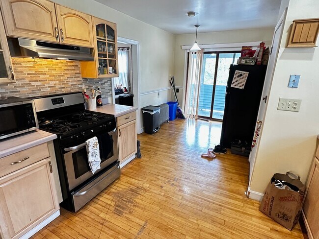 60 Raymond St, Unit 4 in Boston, MA - Building Photo - Building Photo