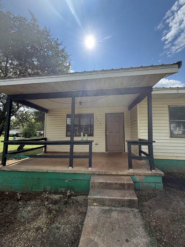 property at 303 S Hampton St