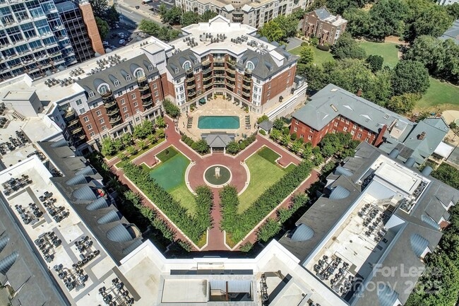300 W 5th St in Charlotte, NC - Building Photo - Building Photo