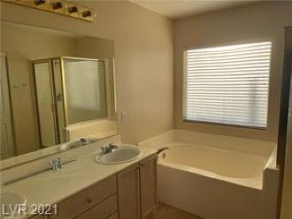 278 Duck Hollow Ave in Las Vegas, NV - Foto de edificio
