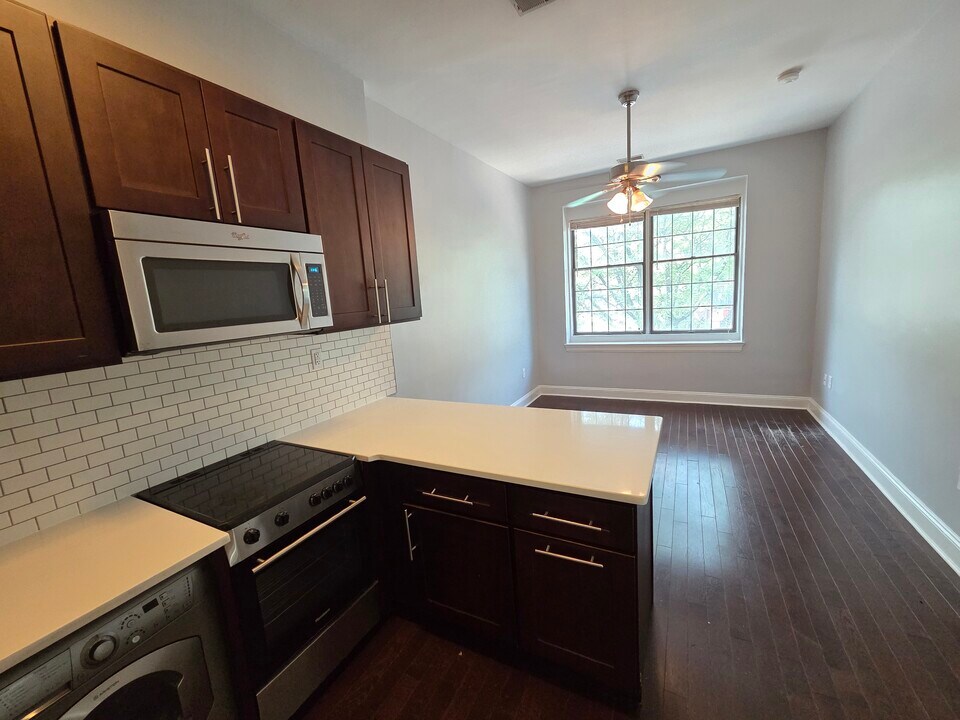 283 Keswick Ave, Unit E in Glenside, PA - Building Photo