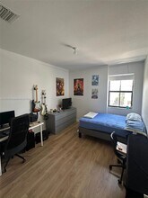 9941 NW 86th Ter in Doral, FL - Building Photo - Building Photo