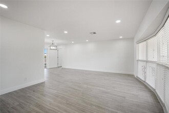 3916 Doral Dr in Tampa, FL - Building Photo - Building Photo