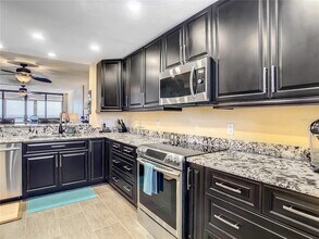 15462 Gulf Blvd in Madeira Beach, FL - Building Photo - Building Photo