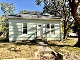 103 Franklin St in Vermillion, SD - Building Photo