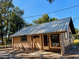 5168 Crooked Ln in Zephyrhills, FL - Building Photo