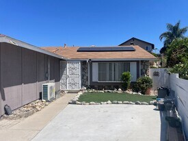 913 Arrecife Ct in San Diego, CA - Building Photo