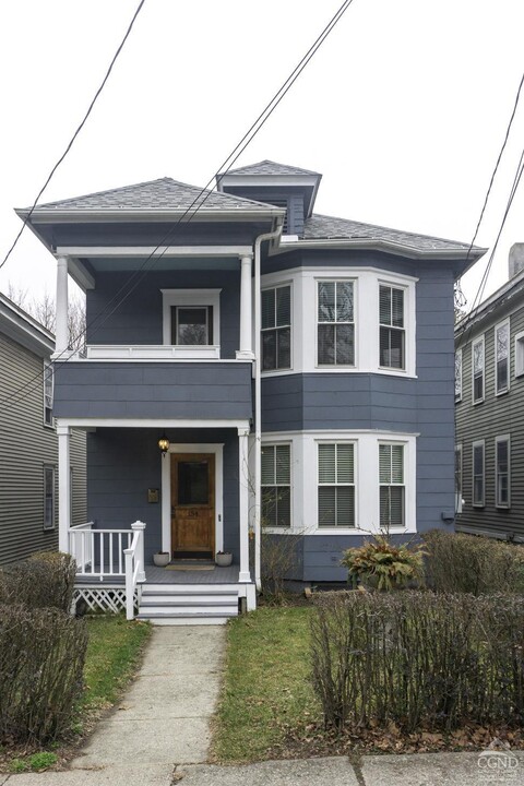 154 Green St in Hudson, NY - Building Photo