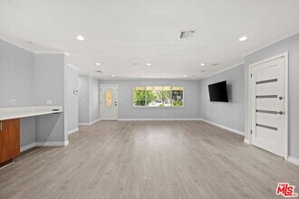 22116 Blythe St in Los Angeles, CA - Building Photo - Building Photo