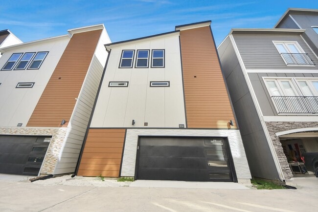 property at 604 W 28th St