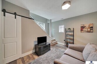 1836 H St, Unit 2 in Lincoln, NE - Building Photo - Building Photo