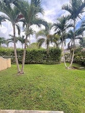 2066 NE 167th St in North Miami Beach, FL - Building Photo - Building Photo