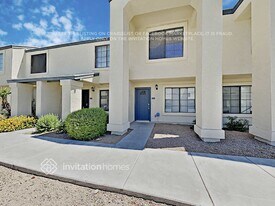 7801 N 44th Dr in Glendale, AZ - Building Photo