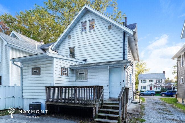 1029 Bloomfield Ave in Akron, OH - Building Photo - Building Photo