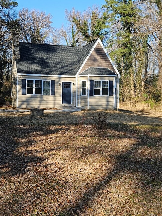 property at 1114 Old Williamsburg Rd