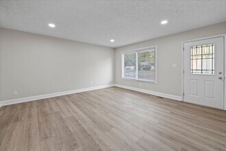 8203 Penway St in Indianapolis, IN - Building Photo - Building Photo