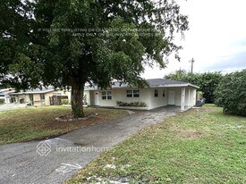 1235 Wynnewood Dr in West Palm Beach, FL - Building Photo