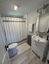 413 Hammond St, Unit 1 in Bangor, ME - Foto de edificio - Building Photo