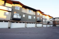 1000 St Moritz Dr SW in Calgary, AB - Building Photo - Building Photo