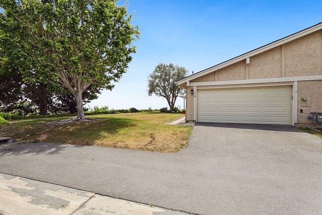 110 Calle Cuervo in San Clemente, CA - Building Photo - Building Photo