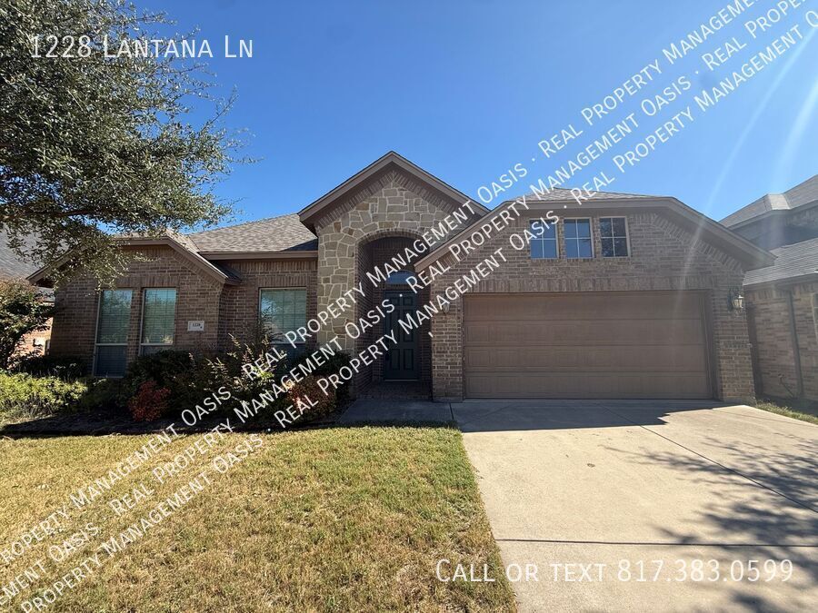 1228 Lantana Ln in Burleson, TX - Building Photo