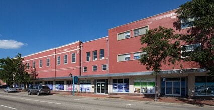 Montgomery Square Apartments in Portsmouth, VA - Building Photo - Building Photo