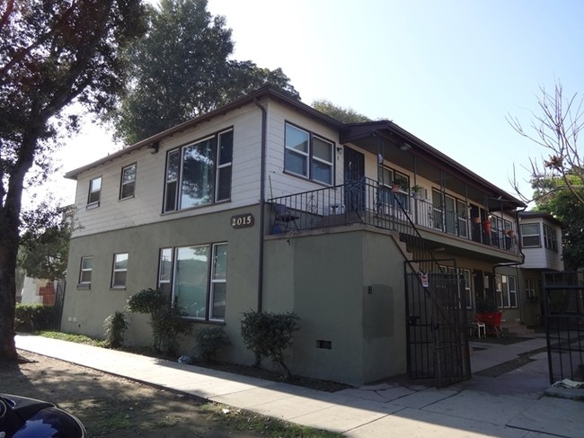 Pine Avenue Apartments in Long Beach, CA - Building Photo - Building Photo