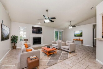 1731 Chandelier Cir W, Unit N131 in Jacksonville, FL - Foto de edificio - Building Photo