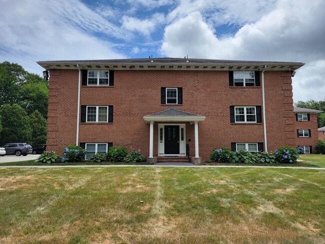 10 Leonard Rd in Boxborough, MA - Building Photo - Building Photo