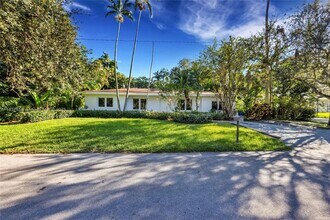 5990 SW 86th St in South Miami, FL - Building Photo - Building Photo