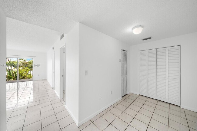 1540 Meridian Ave in Miami Beach, FL - Building Photo - Building Photo
