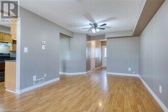 90 Mooregate Crescent in Kitchener, ON - Building Photo - Building Photo