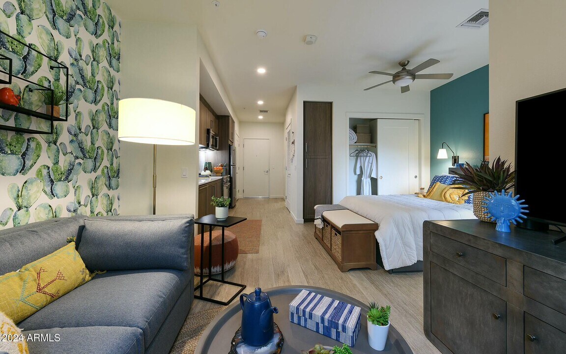 8225 E Indian Bend Rd in Scottsdale, AZ - Building Photo
