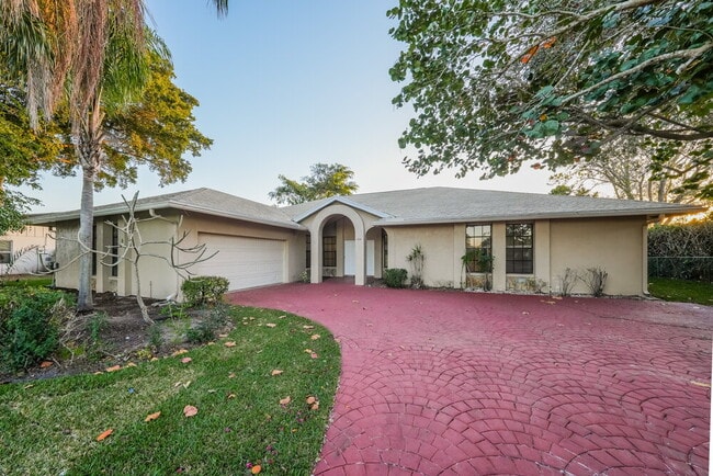 property at 1594 The 12th Fairway