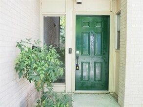 962 S Weatherred Dr in Richardson, TX - Building Photo - Building Photo