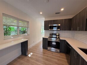 1243 NW 25th St in Miami, FL - Building Photo - Building Photo