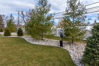 Sterling Park Place Apartments in Sterling Heights, MI - Foto de edificio - Building Photo