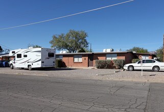 4227 E North St in Tucson, AZ - Foto de edificio - Building Photo